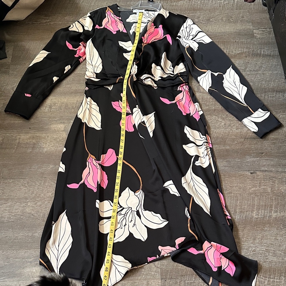Sofia Vergara  Long Sleeve Floral Dress in Black and Pink